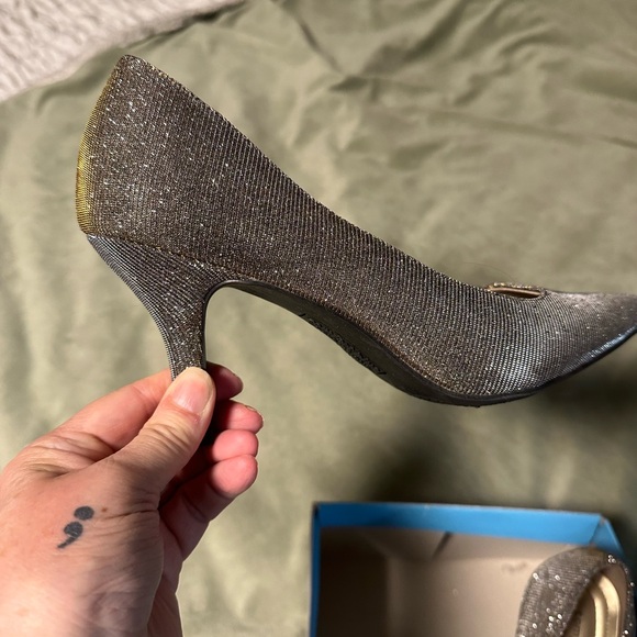 Brand new never worn - Picture 5 of 7